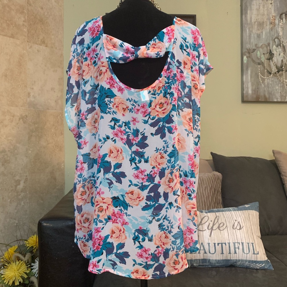 TORRID | Chiffon Floral Bow Top 1X - Picture 8 of 10